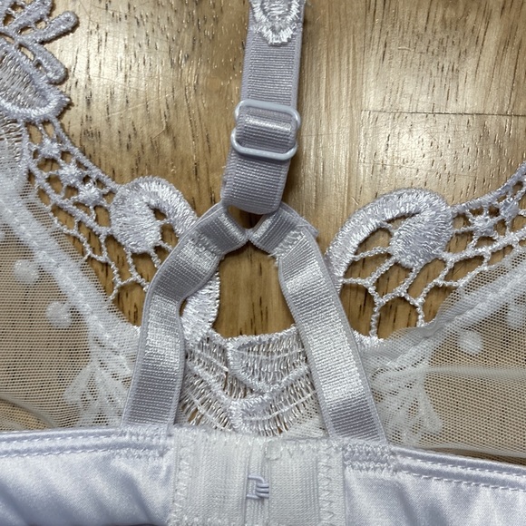 2 Lovely bras - Picture 14 of 16